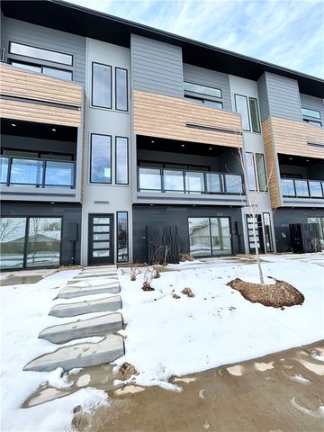 202 NW 9th Street, Bentonville, AR 72712