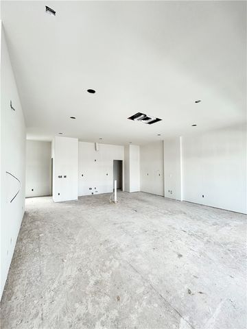 202 NW 9th Street, Bentonville, AR 72712