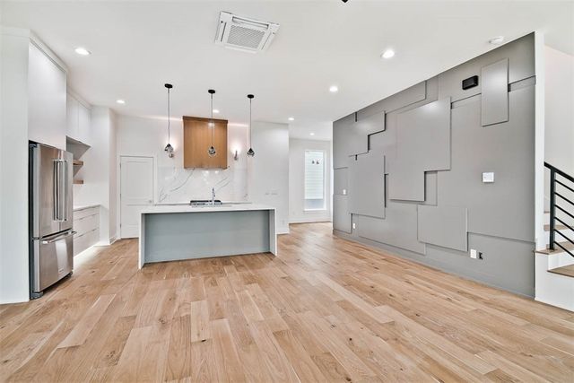 202 NW 9th Street, Bentonville, AR 72712