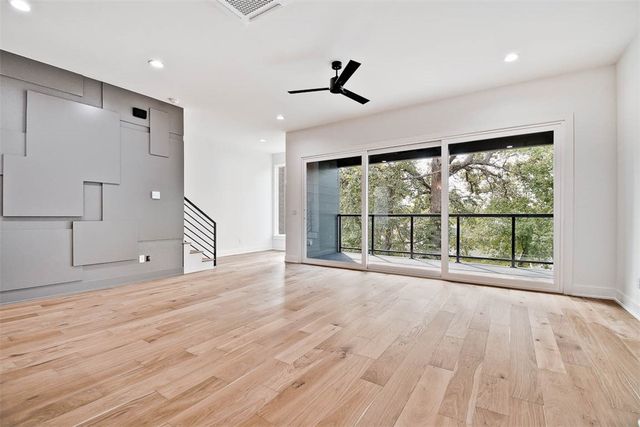 202 NW 9th Street, Bentonville, AR 72712