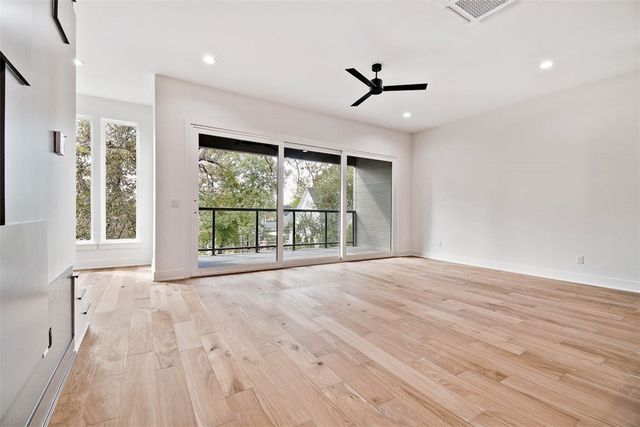 202 NW 9th Street, Bentonville, AR 72712