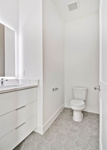 202 NW 9th Street, Bentonville, AR 72712