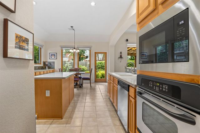122 S Evangeline Oaks Circle, The Woodlands, TX 77384