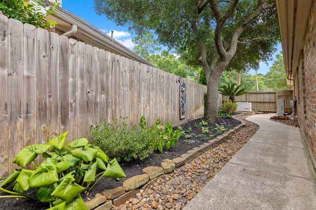 122 S Evangeline Oaks Circle, The Woodlands, TX 77384
