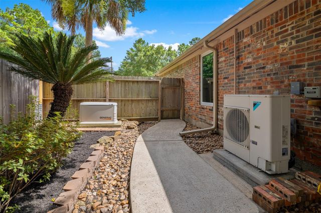122 S Evangeline Oaks Circle, The Woodlands, TX 77384