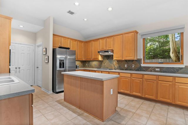 122 S Evangeline Oaks Circle, The Woodlands, TX 77384