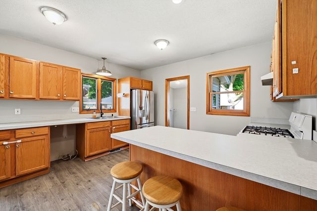 16 Park Pl, East Longmeadow, MA 01028