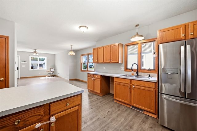 16 Park Pl, East Longmeadow, MA 01028