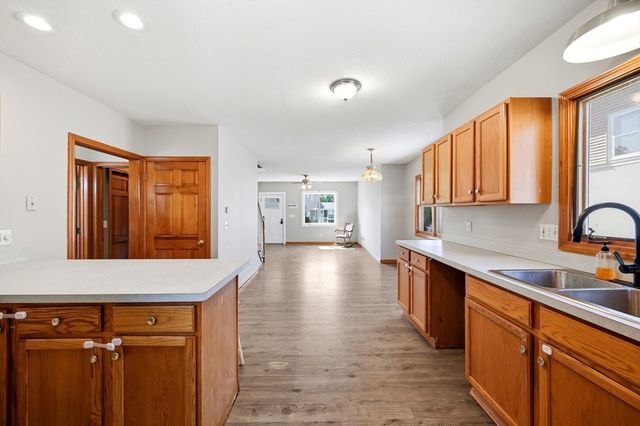 16 Park Pl, East Longmeadow, MA 01028