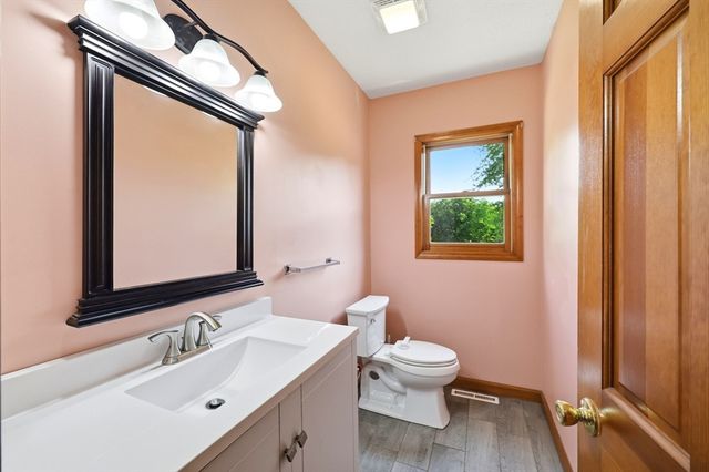 16 Park Pl, East Longmeadow, MA 01028