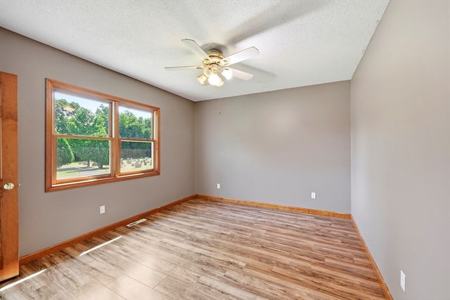 16 Park Pl, East Longmeadow, MA 01028