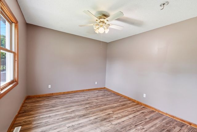 16 Park Pl, East Longmeadow, MA 01028