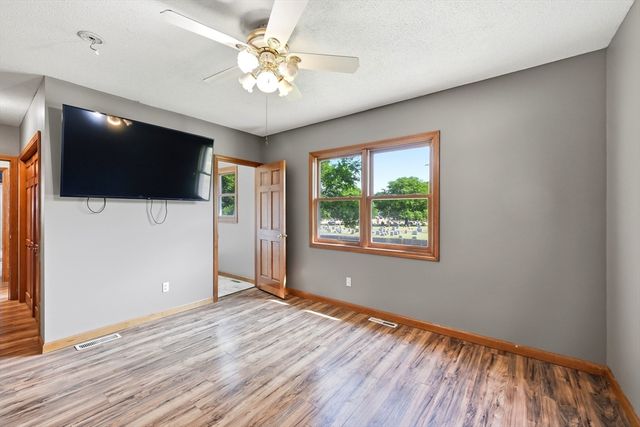 16 Park Pl, East Longmeadow, MA 01028