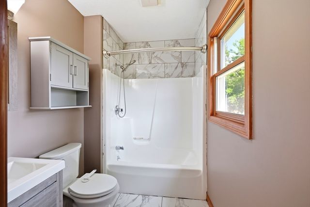 16 Park Pl, East Longmeadow, MA 01028