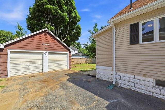 16 Park Pl, East Longmeadow, MA 01028