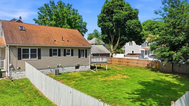 16 Park Pl, East Longmeadow, MA 01028
