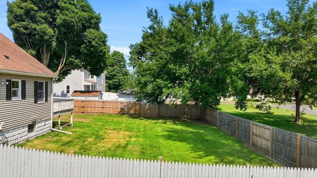 16 Park Pl, East Longmeadow, MA 01028