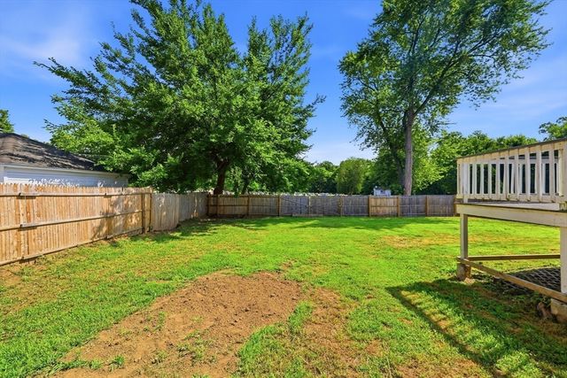 16 Park Pl, East Longmeadow, MA 01028