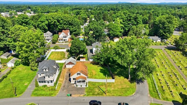 16 Park Pl, East Longmeadow, MA 01028