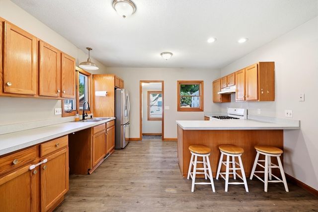 16 Park Pl, East Longmeadow, MA 01028