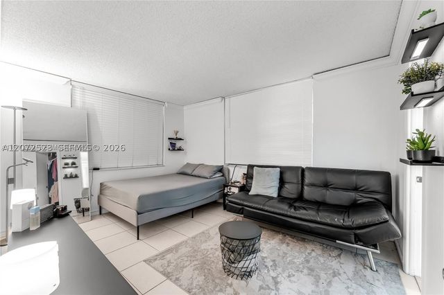 9320 Fontainebleau Blvd 215, Miami, FL 33172