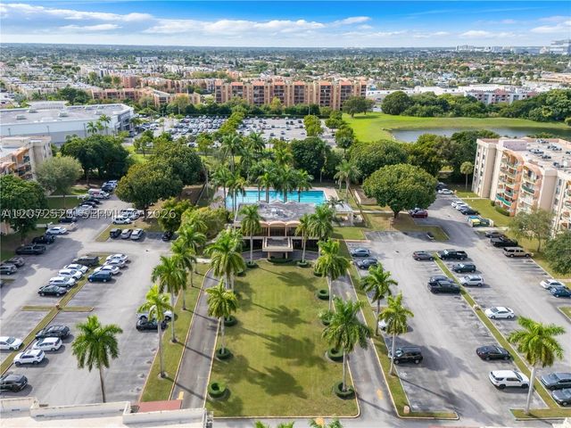 9320 Fontainebleau Blvd 215, Miami, FL 33172