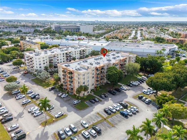 9320 Fontainebleau Blvd 215, Miami, FL 33172