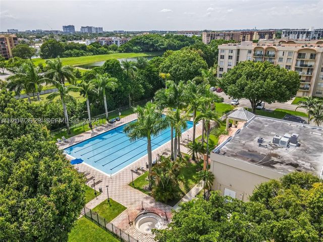 9320 Fontainebleau Blvd 215, Miami, FL 33172