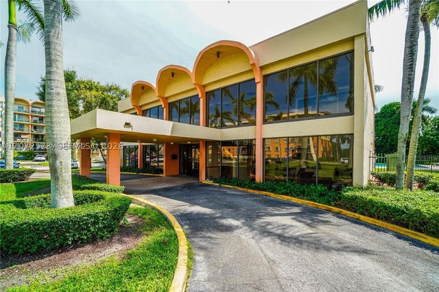 9320 Fontainebleau Blvd 215, Miami, FL 33172