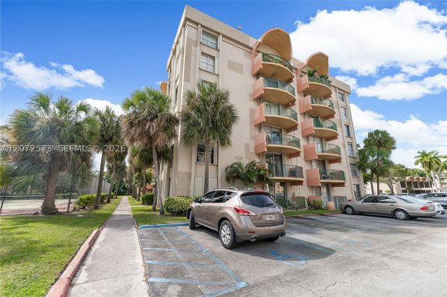 9320 Fontainebleau Blvd 215, Miami, FL 33172