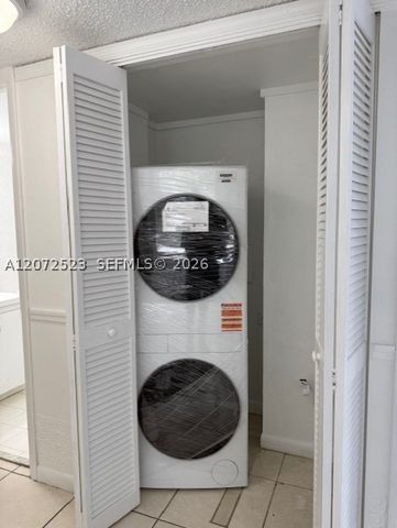 9320 Fontainebleau Blvd 215, Miami, FL 33172