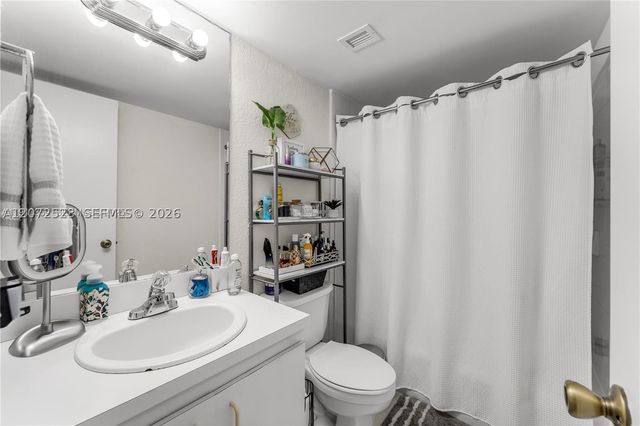 9320 Fontainebleau Blvd 215, Miami, FL 33172