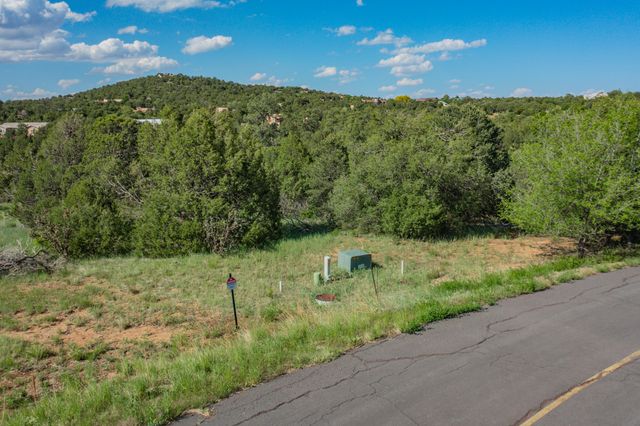 33 Los Pecos Lp, Tijeras, NM 87059