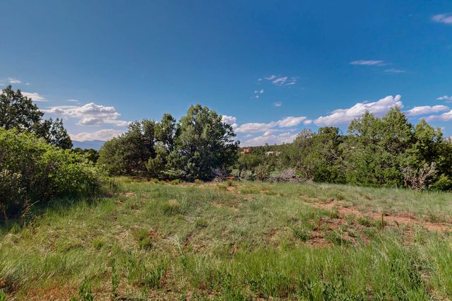 33 Los Pecos Lp, Tijeras, NM 87059