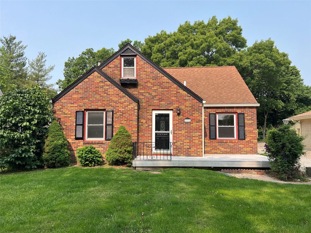2712 49th Street, Des Moines, IA 50310