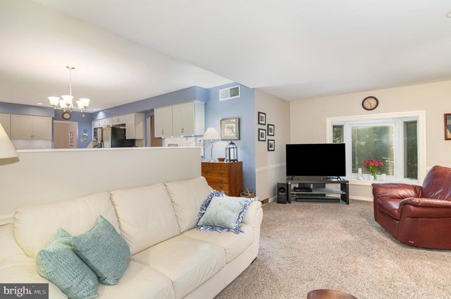 15 BONNYWICK DR, Harrisburg, PA 17111