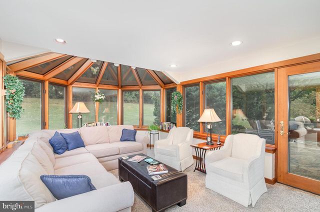 15 BONNYWICK DR, Harrisburg, PA 17111