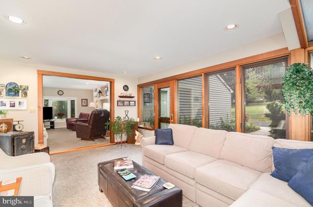 15 BONNYWICK DR, Harrisburg, PA 17111