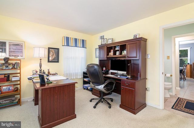 15 BONNYWICK DR, Harrisburg, PA 17111