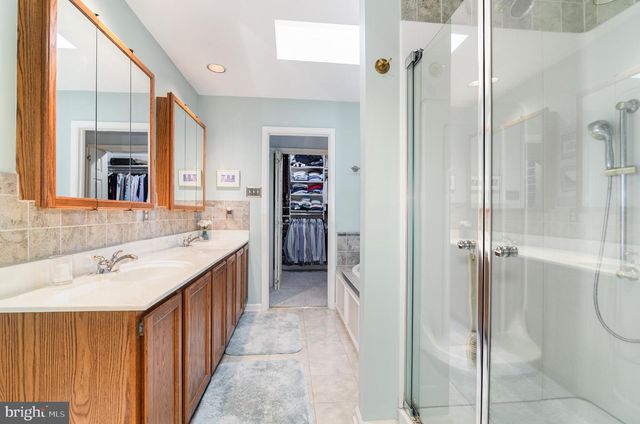 15 BONNYWICK DR, Harrisburg, PA 17111