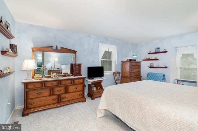 15 BONNYWICK DR, Harrisburg, PA 17111