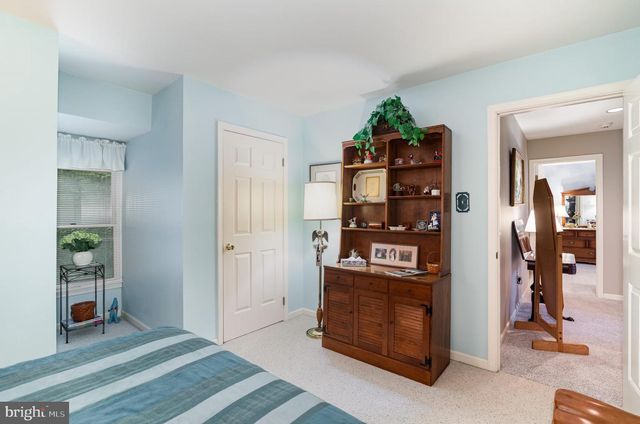 15 BONNYWICK DR, Harrisburg, PA 17111