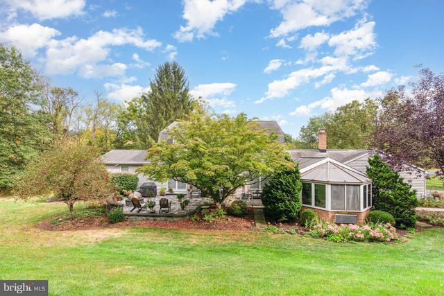 15 BONNYWICK DR, Harrisburg, PA 17111