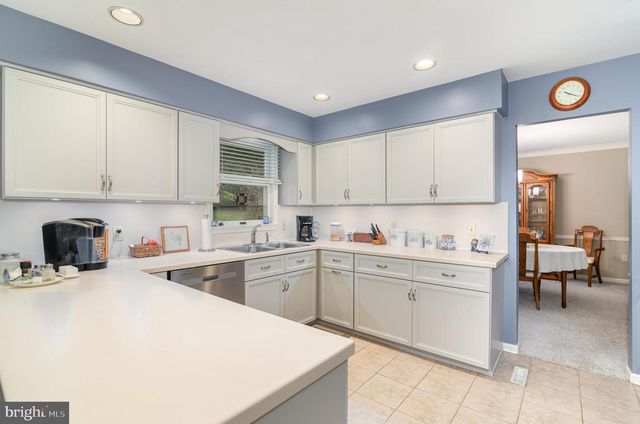 15 BONNYWICK DR, Harrisburg, PA 17111