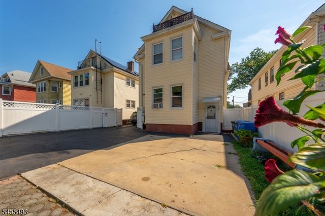 130 Acme St, Elizabeth City, NJ 07202