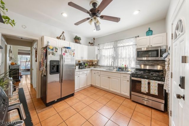 130 Acme St, Elizabeth City, NJ 07202