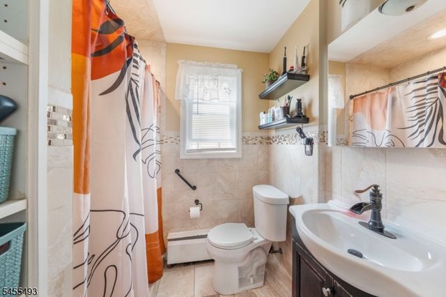 130 Acme St, Elizabeth City, NJ 07202