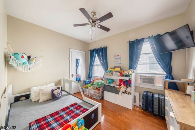 130 Acme St, Elizabeth City, NJ 07202