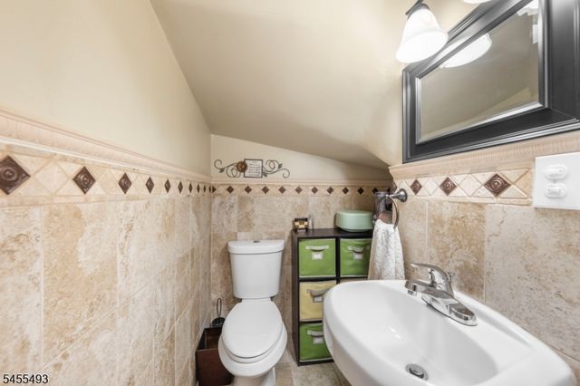 130 Acme St, Elizabeth City, NJ 07202