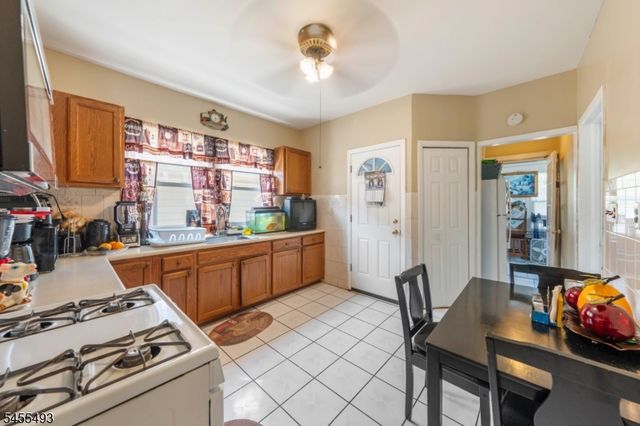 130 Acme St, Elizabeth City, NJ 07202